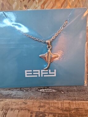 Silver Manta Ray Pendant Necklace